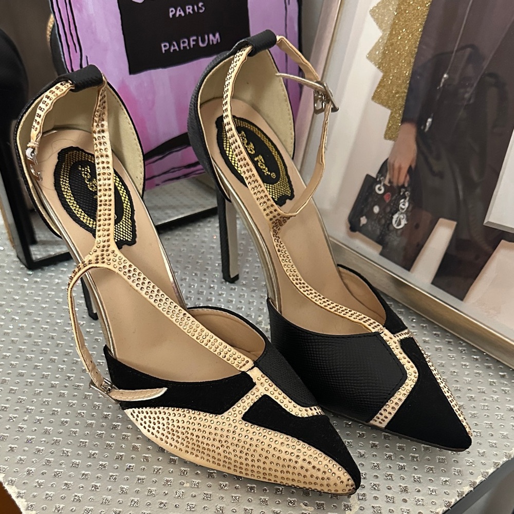 Black and Gold Stiletto Heels Luxury Inspired NWOT